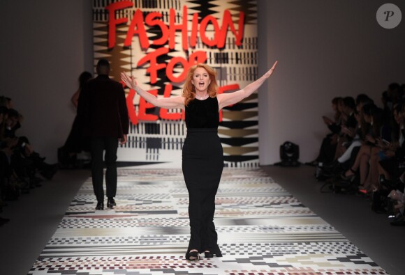 Sarah Ferguson - Défilé caritatif "Fashion For Relief" prêt-à-porter collection Automne/Hiver 2015 lors de la Fashion Week à Londres le 19 février 2015. Un défilé au profit d'oeuvres caritatives pour lutter contre l'Ebola.