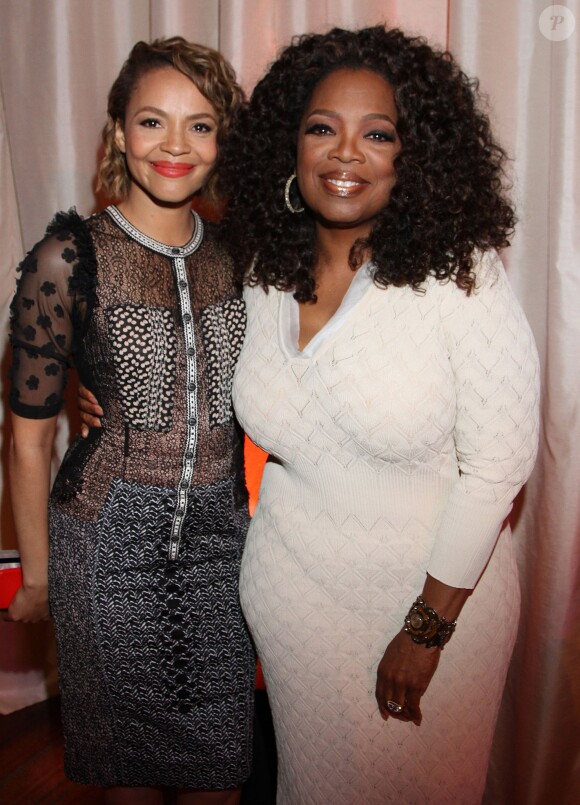 Carmen Ejogo et Oprah Winfrey lors des 8es Essence Black Women organisées à Hollywood à l'hôtel Beverly Wilshire, le 19 février 2015. 