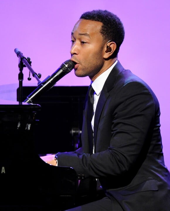 John Legend lors des 8es Essence Black Women organisées à Hollywood à l'hôtel Beverly Wilshire, le 19 février 2015. 