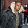 Kim Kardashian rentre dasn son appartement avec sa fille North alors que son mari Kanye West en sort, à New York, le 15 février 2015.  