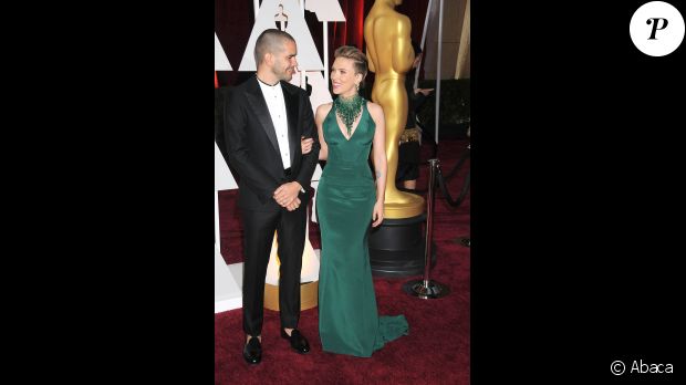 Scarlett Johansson et son mari Romain Dauriac aux Oscars 2015. (Crédit : Abaca TV)