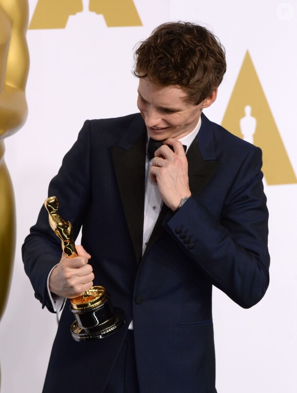 Eddie Redmayne - Press Room lors de la 87e cérémonie des Oscars à Hollywood, le 22 février 2015.