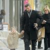 Photo exclusive - David Beckham et sa fille Harper se promènent dans les rues de Londres et David en profite pour faire des photos de sa fille. Le 4 février 2015