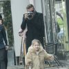 Photo exclusive - David Beckham et sa fille Harper se promènent dans les rues de Londres et David en profite pour faire des photos de sa fille. Le 4 février 2015