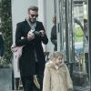 Photo exclusive - David Beckham et sa fille Harper se promènent dans les rues de Londres et David en profite pour faire des photos de sa fille. Le 4 février 2015
