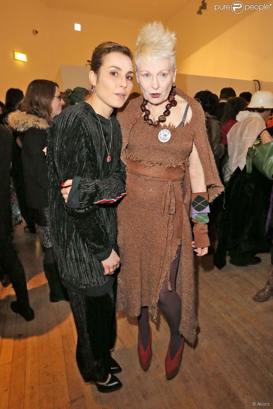 Noomi Rapace et Vivienne Westwood dans les coulisses du défilé Vivienne Westwood Red Label automne-hiver 2015-2016 à Londres. Le 22 février 2015.