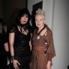 Daisy Lowe et Dame Vivienne Westwood dans les coulisses du défilé Vivienne Westwood Red Label automne-hiver 2015-2016 à Londres. Le 22 février 2015.