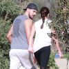 Lea Michele se promène, main dans la main, avec son petit ami Matthew Paetz au TreePeople park à Beverly Hills, le 25 janvier 2015
