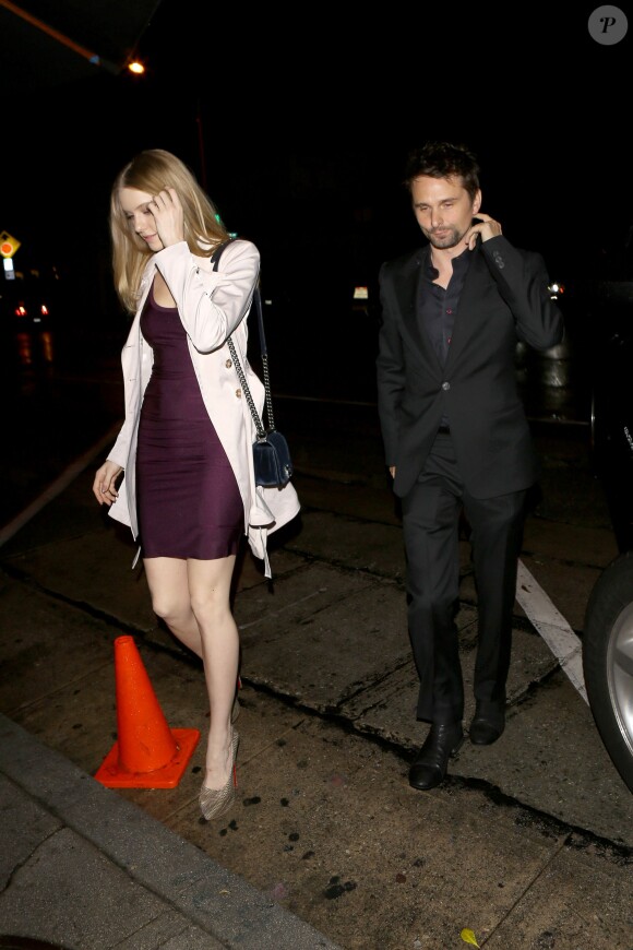 Exclusive - Matthew Bellamy le leader du groupe de rock Muse et sa possible nouvelle petite amie se rendent au restaurant Craid à West Hollywood pour dîner, le 24 février 2015. La jeune femme ressemble à son ex-fiancée Kate Hudson.