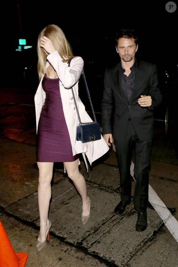 Exclusive - Matthew Bellamy le leader du groupe de rock Muse et sa possible nouvelle petite amie se rendent au restaurant Craid à West Hollywood pour dîner, le 24 février 2015. La jeune femme ressemble beaucoup à son ex-fiancée Kate Hudson.