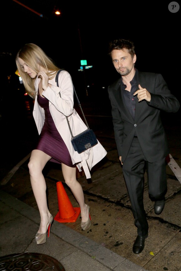 Exclusive - Matthew Bellamy le leader du groupe de rock Muse et sa possible nouvelle petite amie se rendent au restaurant Craid à West Hollywood pour dîner, le 24 février 2015. La jeune femme ressemble beaucoup à son ex-fiancée Kate Hudson.