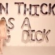 Elle Evans dans le clip de Blurred Lines, de Robin Thicke et Pharrell Williams, avec Emily Ratajkowski et Jessi M'Bengue, en mars 2013