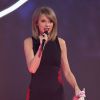 Taylor Swift récompensée sur la scène de la 35e cérémonie des Brit Awards à Londres, le 25 février 2015.