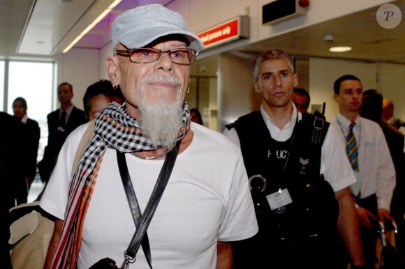 Gary Glitter à son retour au Royaume-Uni, le 22 août 2008. Il vient de purger 2 ans et 9 mois de prison au Vietnam pour actes obsènes sur deux mineures.