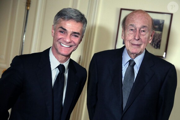 Exclusif - Valéry Giscard d'Estaing en compagnie de Cyril Viguier, à Paris le 26 février 2015.