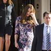 Kate Middleton, duchesse de Cambridge, enceinte de plus de 7 mois, quitte The Goring Hotel dans le quartier de Belgravia à Londres le 2 mars 2015 après avoir pris part à la célébration de ses 105 ans. C'est dans ce palace proche de Bukingham qu'elle avait passé sa dernière nuit avant son mariage avec le prince William, en avril 2011.