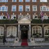 Kate Middleton, duchesse de Cambridge, enceinte de plus de 7 mois, quitte The Goring Hotel dans le quartier de Belgravia à Londres le 2 mars 2015 après avoir pris part à la célébration de ses 105 ans. C'est dans ce palace proche de Bukingham qu'elle avait passé sa dernière nuit avant son mariage avec le prince William, en avril 2011.