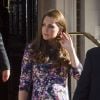Kate Middleton, duchesse de Cambridge, enceinte de plus de 7 mois, quitte The Goring Hotel dans le quartier de Belgravia à Londres le 2 mars 2015 après avoir pris part à la célébration de ses 105 ans. C'est dans ce palace proche de Bukingham qu'elle avait passé sa dernière nuit avant son mariage avec le prince William, en avril 2011.