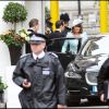 Carole Middleton quitte le Goring Hotel pour se rendre à l'abbaye de Westminster pour le mariage de sa fille Kate Middleton avec le prince William, le 29 avril 2011