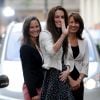 Kate Middleton, sa soeur Pippa et sa mère Carole devant le Goring Hotel, à Londres, le 28 avril 2011, à la veille de son mariage avec le prince William