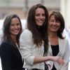 Kate Middleton, sa soeur Pippa et sa mère Carole devant le Goring Hotel, à Londres, le 28 avril 2011, à la veille de son mariage avec le prince William