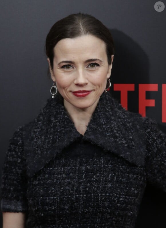 L'actrice Linda Cardellini sur le tapis rouge de la première diffusion de la série Bloodline (Netflix) au SVA Theater de New York le 3 mars 2015