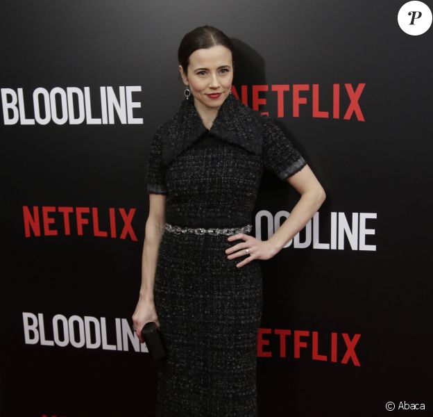 Linda Cardellini sur le tapis rouge de la premi&egrave;re diffusion de la s&eacute;rie Bloodline (Netflix) au SVA Theater de New York le 3 mars 2015