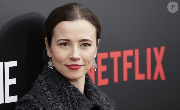 Linda Cardellini  sur le tapis rouge de la première diffusion de la série Bloodline (Netflix) au SVA Theater de New York le 3 mars 2015