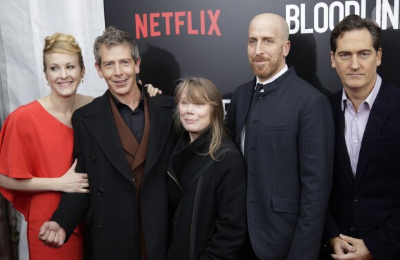 Katie Finneran, Ben Mendelsohn, Sissy Spacek, Todd A. Kessler et Daniel Zelman  sur le tapis rouge de la première diffusion de la série Bloodline (Netflix) au SVA Theater de New York le 3 mars 2015