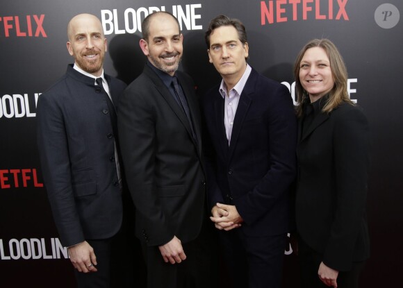 Todd A. Kessler, Glenn Kessler, Daniel Zelman et Cindy Holland sur le tapis rouge de la première diffusion de la série Bloodline (Netflix) au SVA Theater de New York le 3 mars 2015
