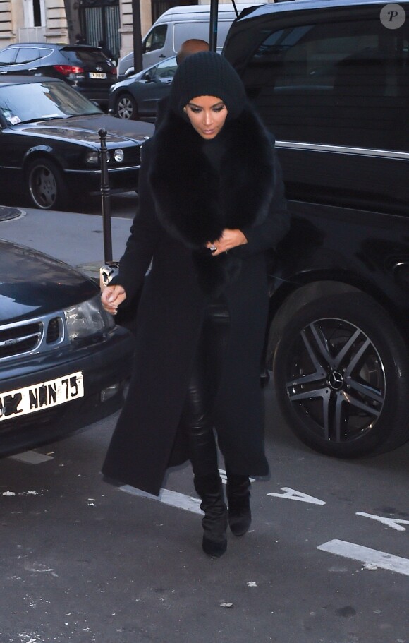Kim Kardashian arrive au Royal Monceau à Paris, le 4 mars 2015.