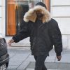 Kanye West quitte la boutique Royal Eclaireur à Paris, le 4 mars 2015.