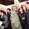 Kanye West et les créateurs Humberto Leon et Carol Lim (à droite) au showroom des prétendants au LVMH Prize, avenue Montaigne. Paris, le 4 mars 2015.