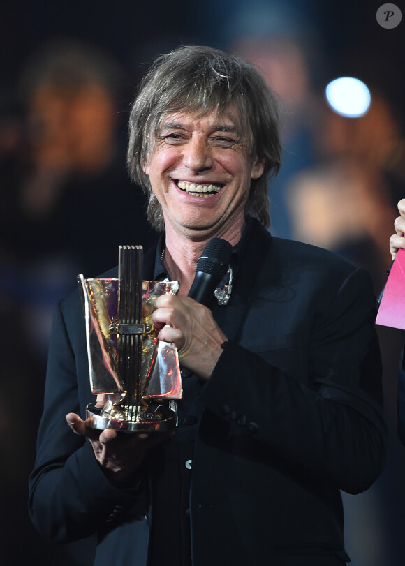 Jean-Louis Aubert lors de la cérémonie des 30e Victoires de la Musique à Paris, le vendredi 13 févirer 2015.