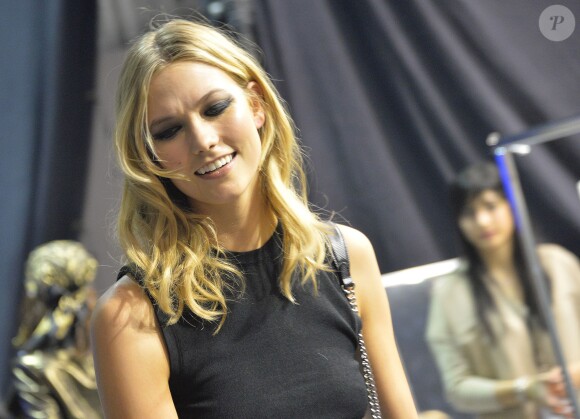 Exclusif - Karlie Kloss - Backstage du défilé de mode "Elie Saab", collection prêt-à-porter automne-hiver 2015/2016, à Paris. Le 7 mars 2015
