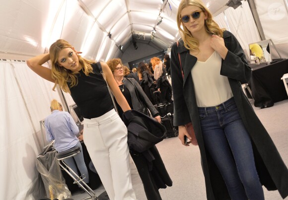 Exclusif - Karlie Kloss - Backstage du défilé de mode "Elie Saab", collection prêt-à-porter automne-hiver 2015/2016, à Paris. Le 7 mars 2015