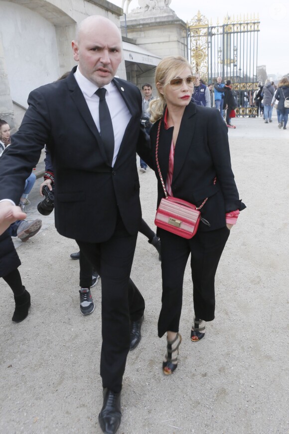Emmanuelle Béart - People au défilé de mode "Elie Saab", collection prêt-à-porter automne-hiver 2015/2016, à Paris. Le 7 mars 2015