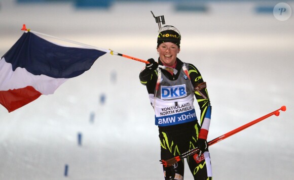 Marie Habert-Dorin après sa victoire en poursuite lors des Championnats du monde de biathlon à Kontiolahti en Finlande, le 8 mars 2015