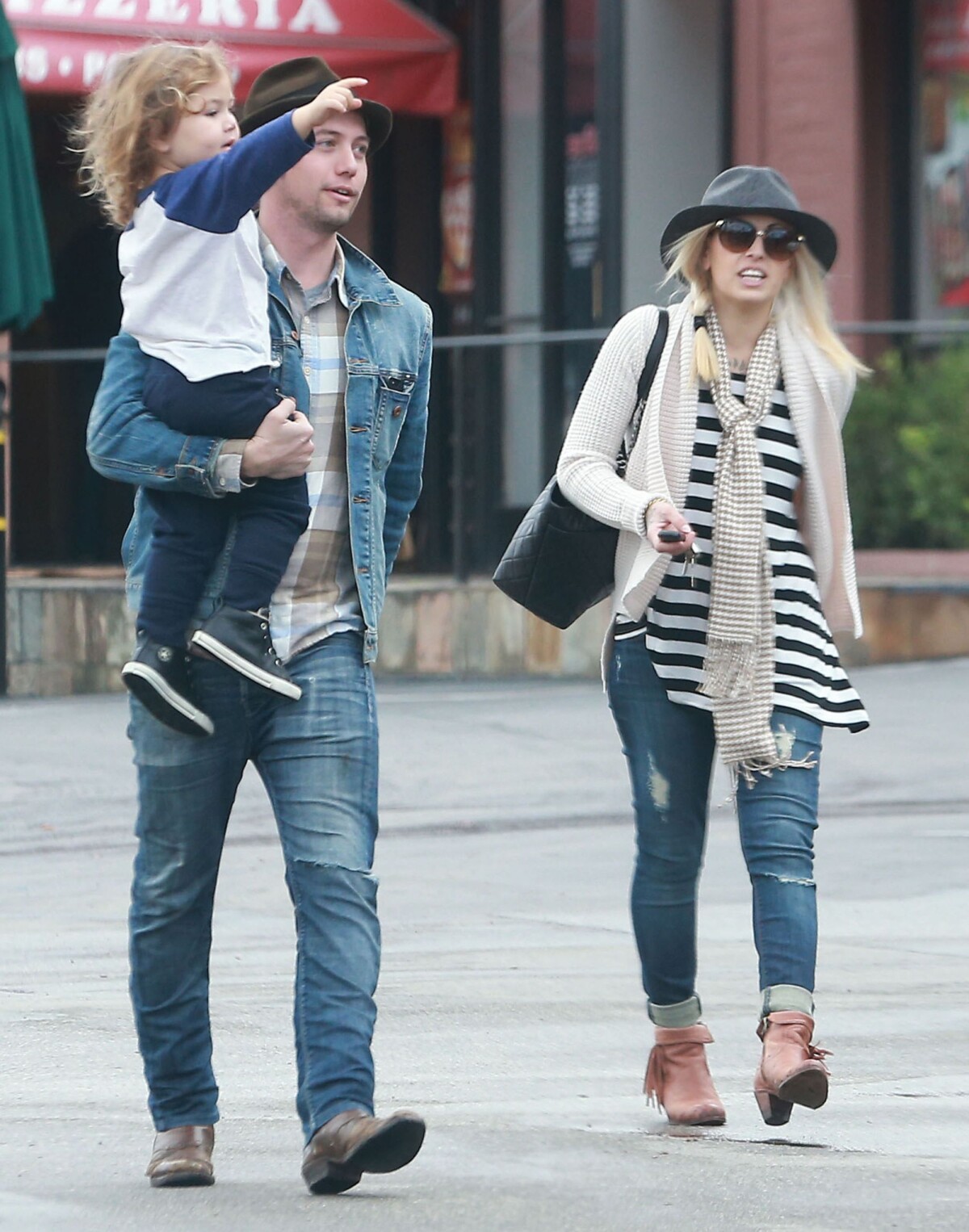 Sheila Rathbone Photo : Exclusif - Jackson Rathbone, sa femme Sheila Hafsadi et leur ...
