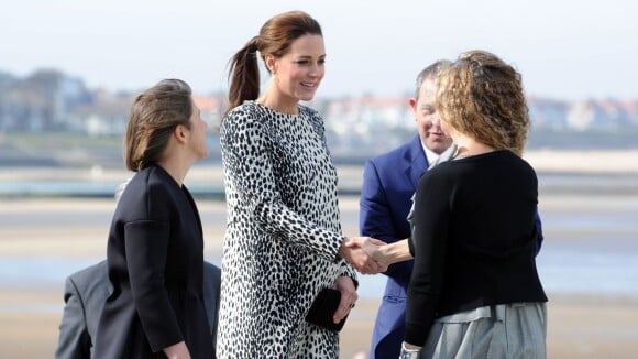 Kate Middleton, enceinte, redouble de chien et use sa garde-robe de grossesse...