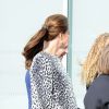 Kate Middleton, enceinte et habillée d'une robe-manteau dalmatien Hobbs, en visite à Margate dans le Kent, le 11 mars 2015 notamment à la galerie d'art Turner Contemporary.