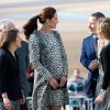 Kate Middleton, enceinte et habillée d'une robe-manteau de la marque Hobbs, en visite à Margate dans le Kent, le 11 mars 2015 notamment à la galerie d'art Turner Contemporary.