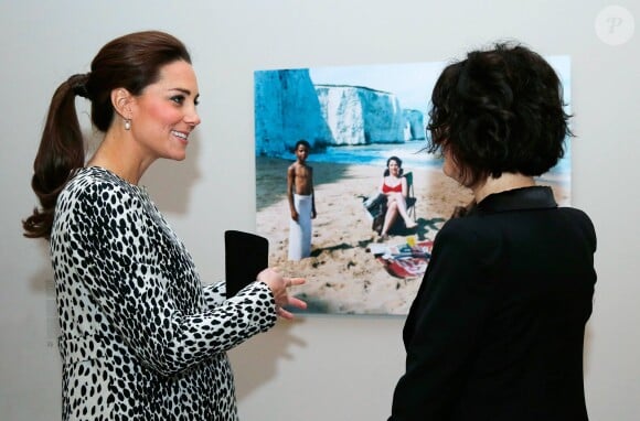 Kate Catherine Middleton visite la galerie d'art "Turner Contemporary" à Margate, le 11 mars 2015.  Catherine, Duchess of Cambridge, talks with art students at Turner Contemporary in Margate, southern England - 11th March 2015.11/03/2015 - Margate