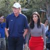 Kim Kardashian retrouve son ex-beau-père Bruce Jenner sur Melrose à Los Angeles, le 20 octobre 2014