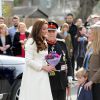 Kate Middleton, enceinte, en visite le 12 mars 2015 aux studios Ealing à Londres, où est tournée la série Downton Abbey.