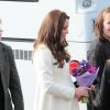 La duchesse de Cambridge, enceinte, en visite le 12 mars 2015 aux studios Ealing à Londres, où est tournée la série Downton Abbey.