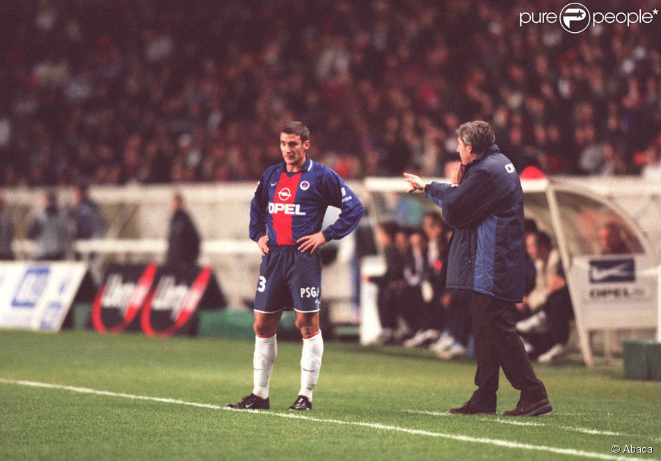 Pierre Ducrocq a porté les couleurs du PSG de 1994 à 2002. Ici lors d&#039;un match contre Metz en décembre 2000.