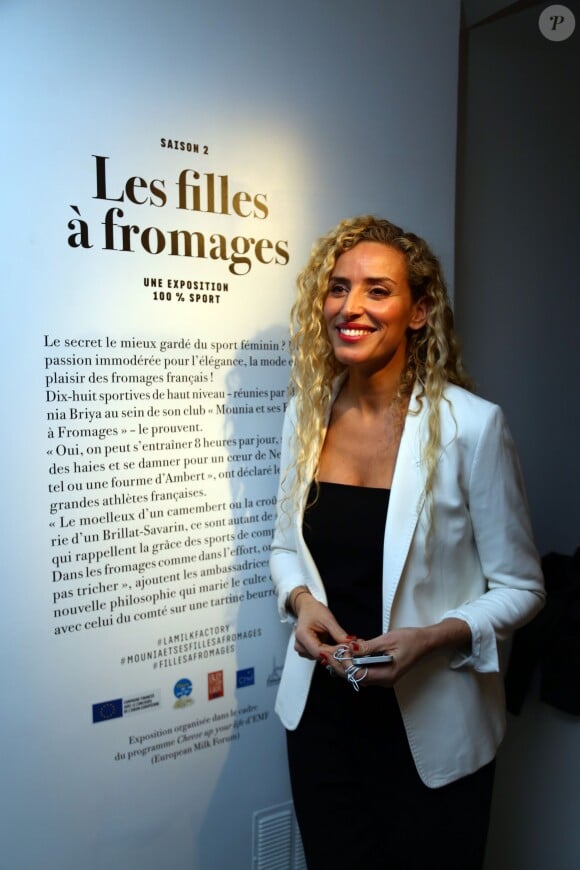 Mounia Briya, fondatrice-ambassadrice des Filles à Fromage lors de la présentation de l'exposition "Les Filles à Fromage" à la Milk Factory à Paris, le 12 mars 2015