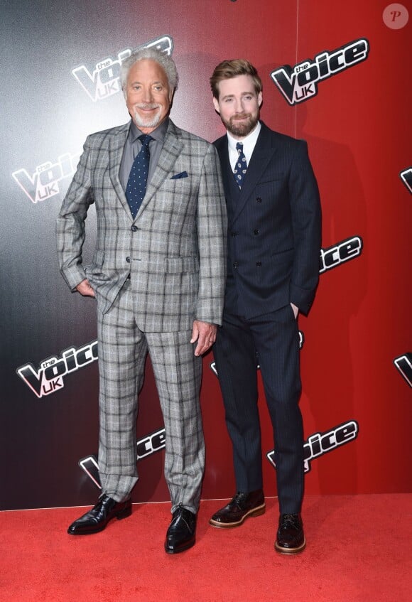 Sir Tom Jones et Ricky Wilson de Kaiser Chiefs lors du photocall de The Voice UK le 5 janvier 2015 à Londres.