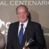 Le Juan Carlos Ier d'Espagne reçoit le prix Tiepolo 2014 à l'ambassade d'Italie à Madrid, le 16 décembre 2014